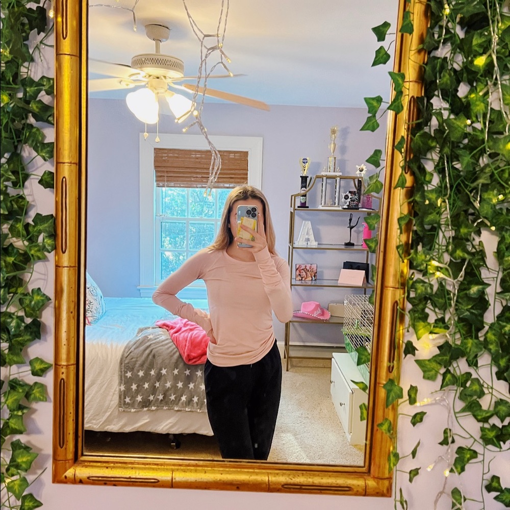 Black Lululemon “Stretch Luxtreme High-Rise Jogger” size 4 🖤